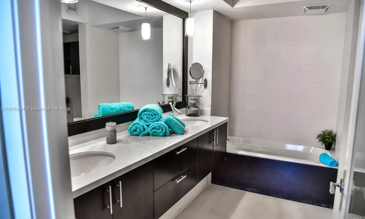 400 Alton Rd # 1405, Miami Beach FL 33139