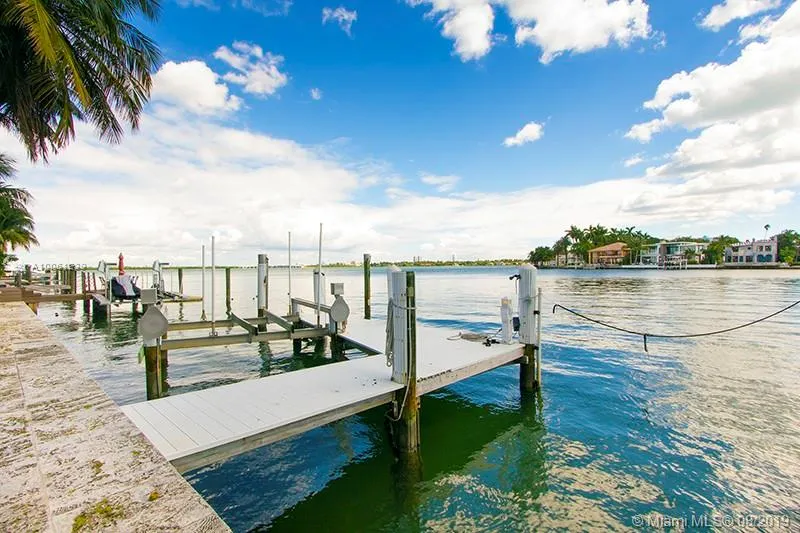 6 bedroom 6 bath for sale at 625 E Dilido Dr, Miami Beach FL 33139