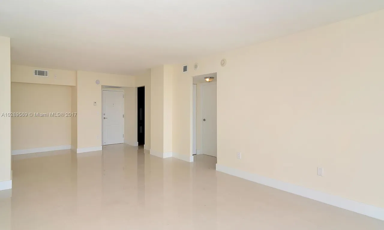 3625 N Country Club Dr # 706, Aventura FL 33180