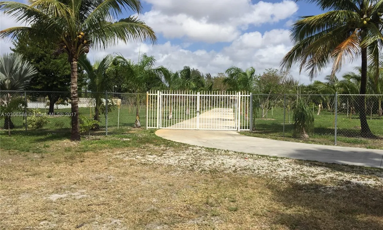 12401 SW 45th St, Miami FL 33175