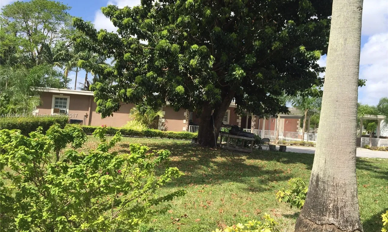 12401 SW 45th St, Miami FL 33175