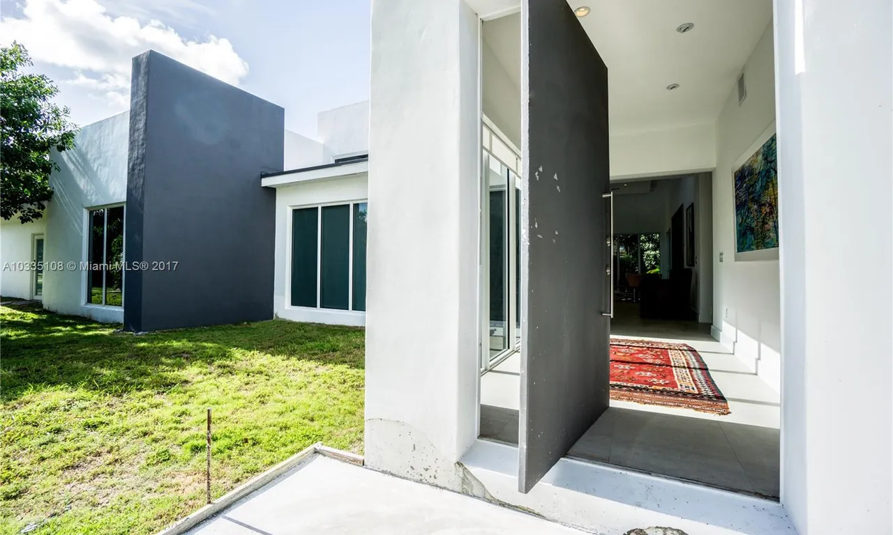 6 bedroom 6 bath for sale at 6295 SW 126th St, Pinecrest FL 33156