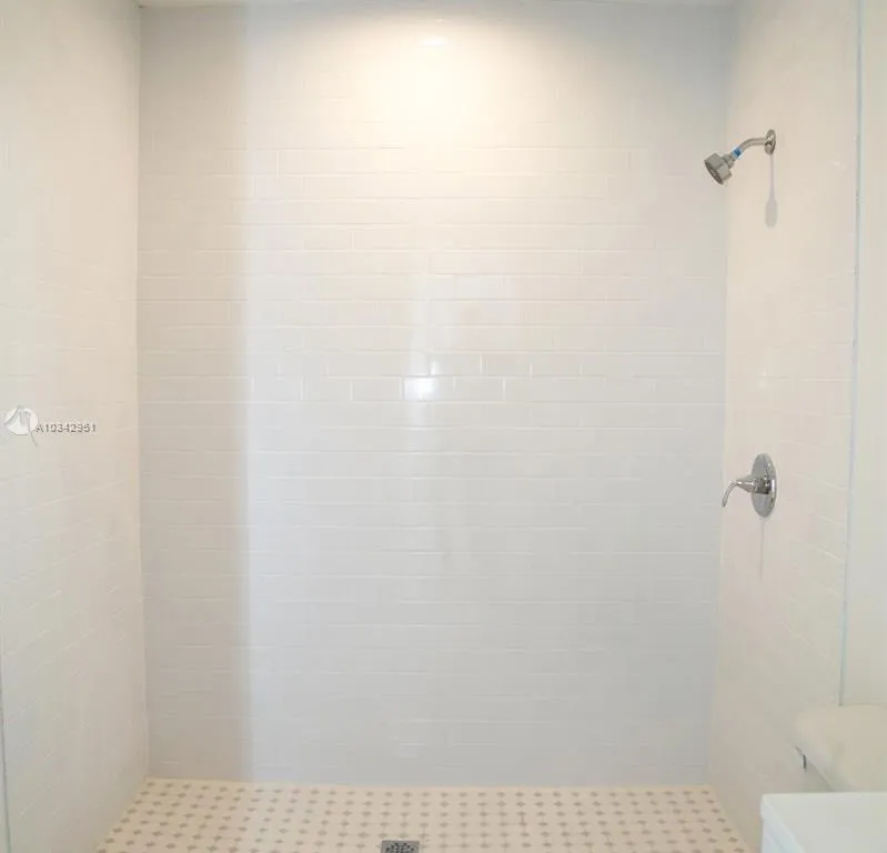 530 NW 54th St, Miami FL 33127