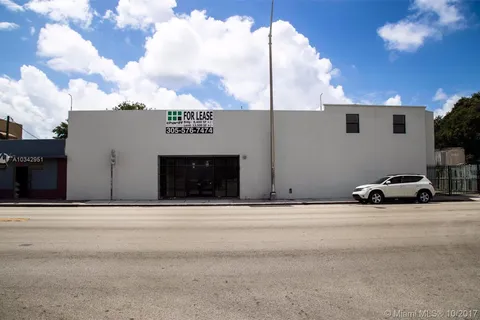 530 NW 54th St, Miami FL 33127