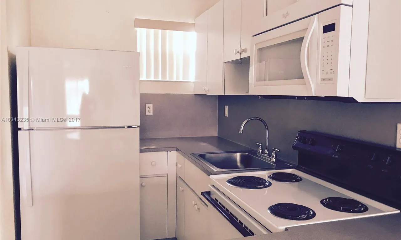 8031 NW 8th St # 13, Miami FL 33126