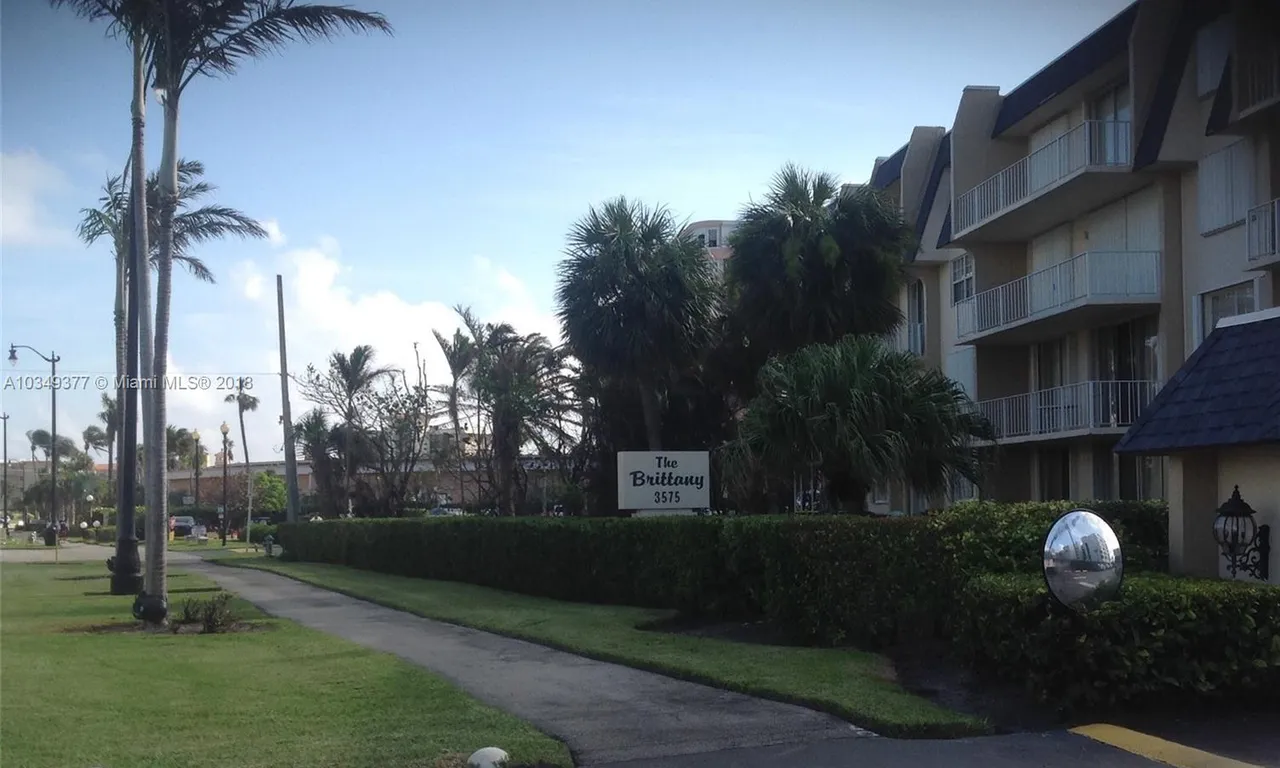 2 bedroom 2 bath for rent at 3575 S Ocean Blvd # 109, South Palm Beach FL 33480