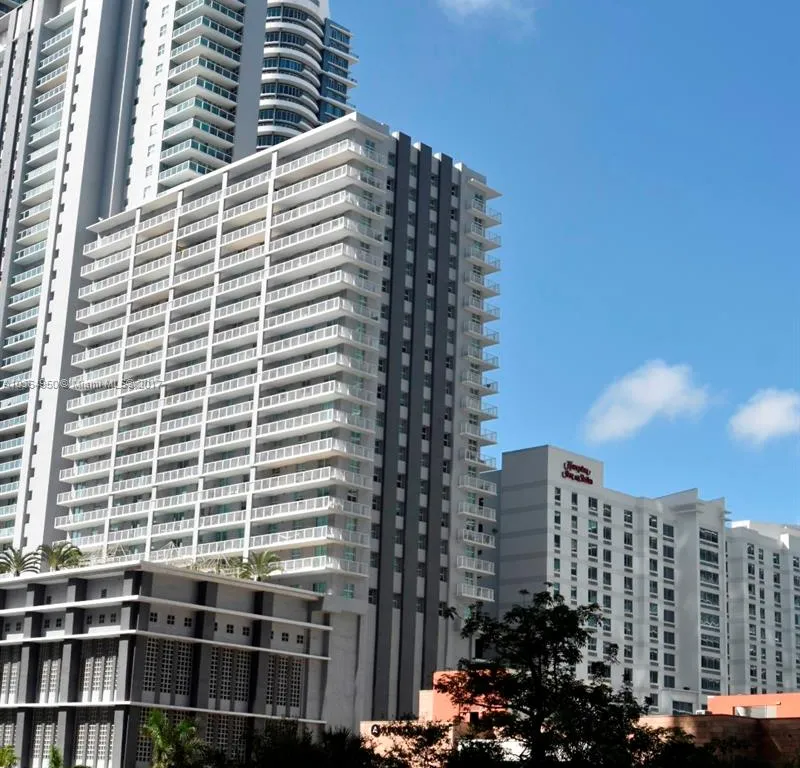 1 bedroom 2 bath for sale at 1050 Brickell Ave # 420, Miami FL 33131