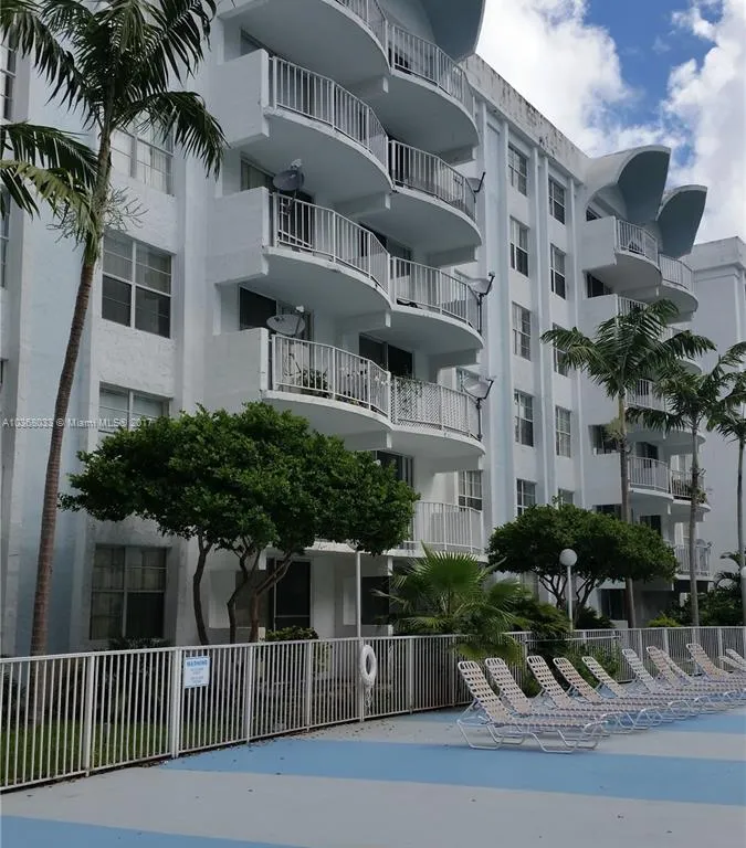 2 bedroom 1 bath for rent at 488 NW 165th St Rd # 414, Miami FL 33169
