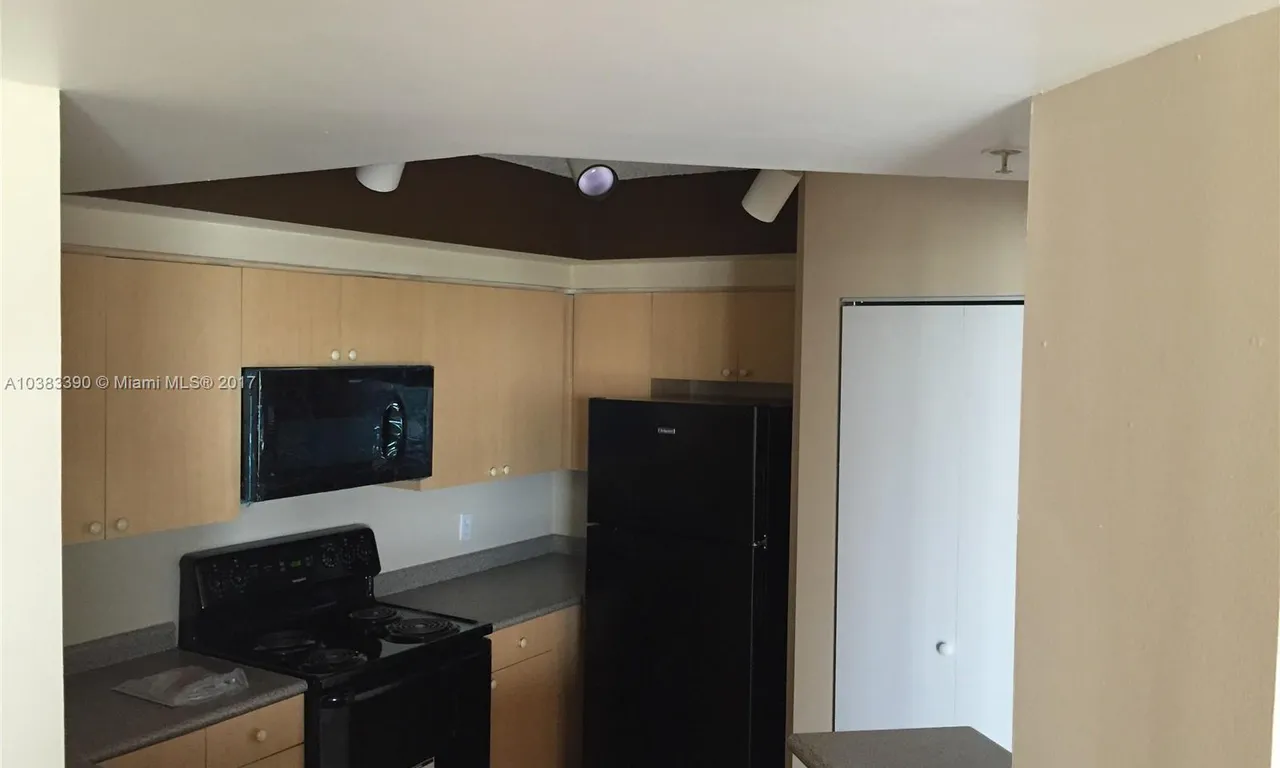 1919 Van Buren St # 211A, Hollywood FL 33020