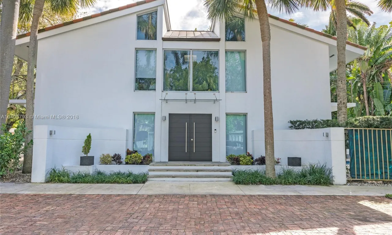 4 bedroom 3 bath for sale at 2800 Crystal Ct, Coconut Grove FL 33133