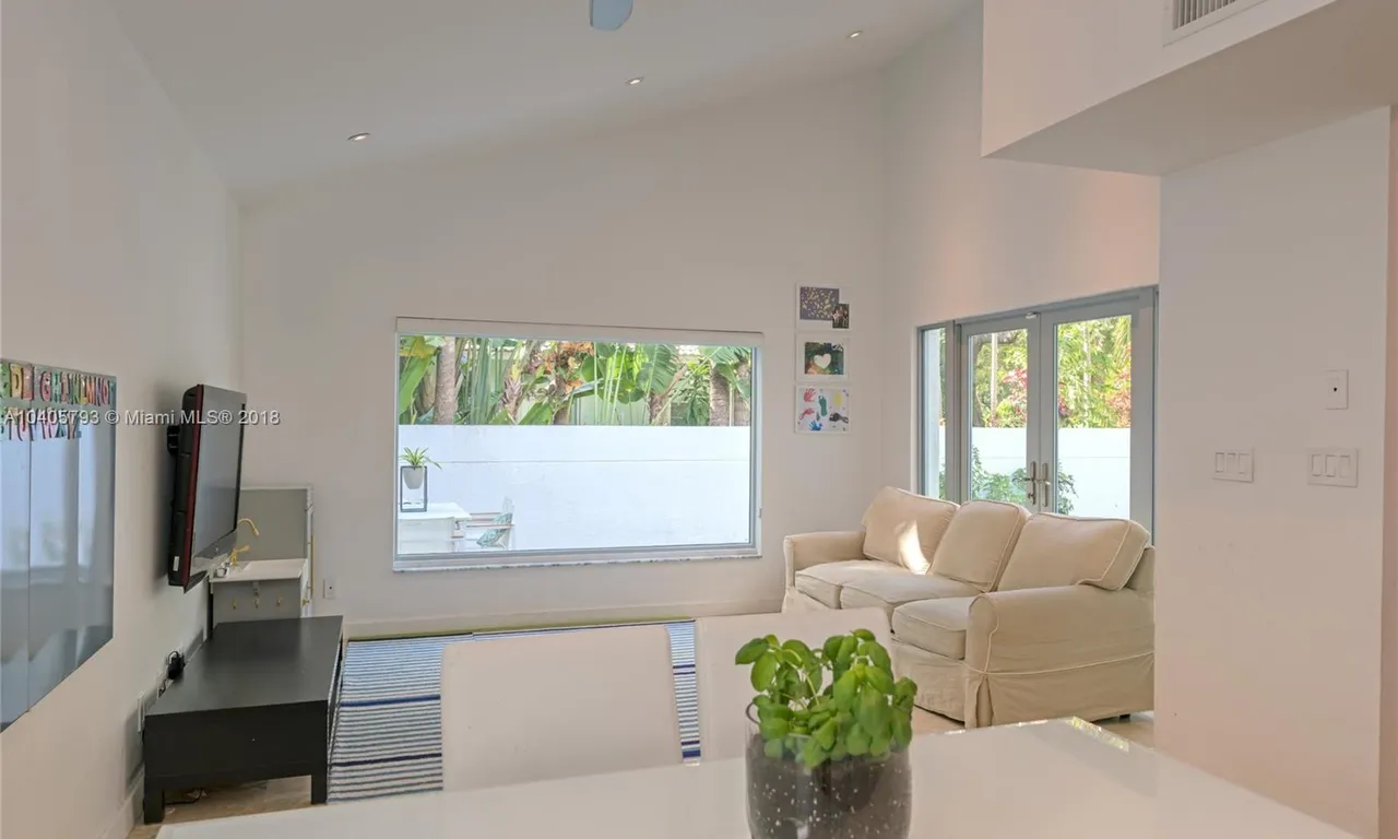 2800 Crystal Ct, Coconut Grove FL 33133
