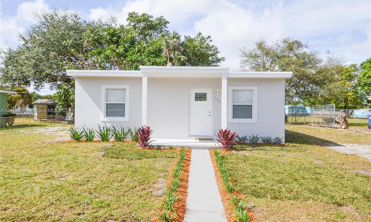 2 bedroom 1 bath for sale at 16450 NW 19th Ct, Miami Gardens FL 33054