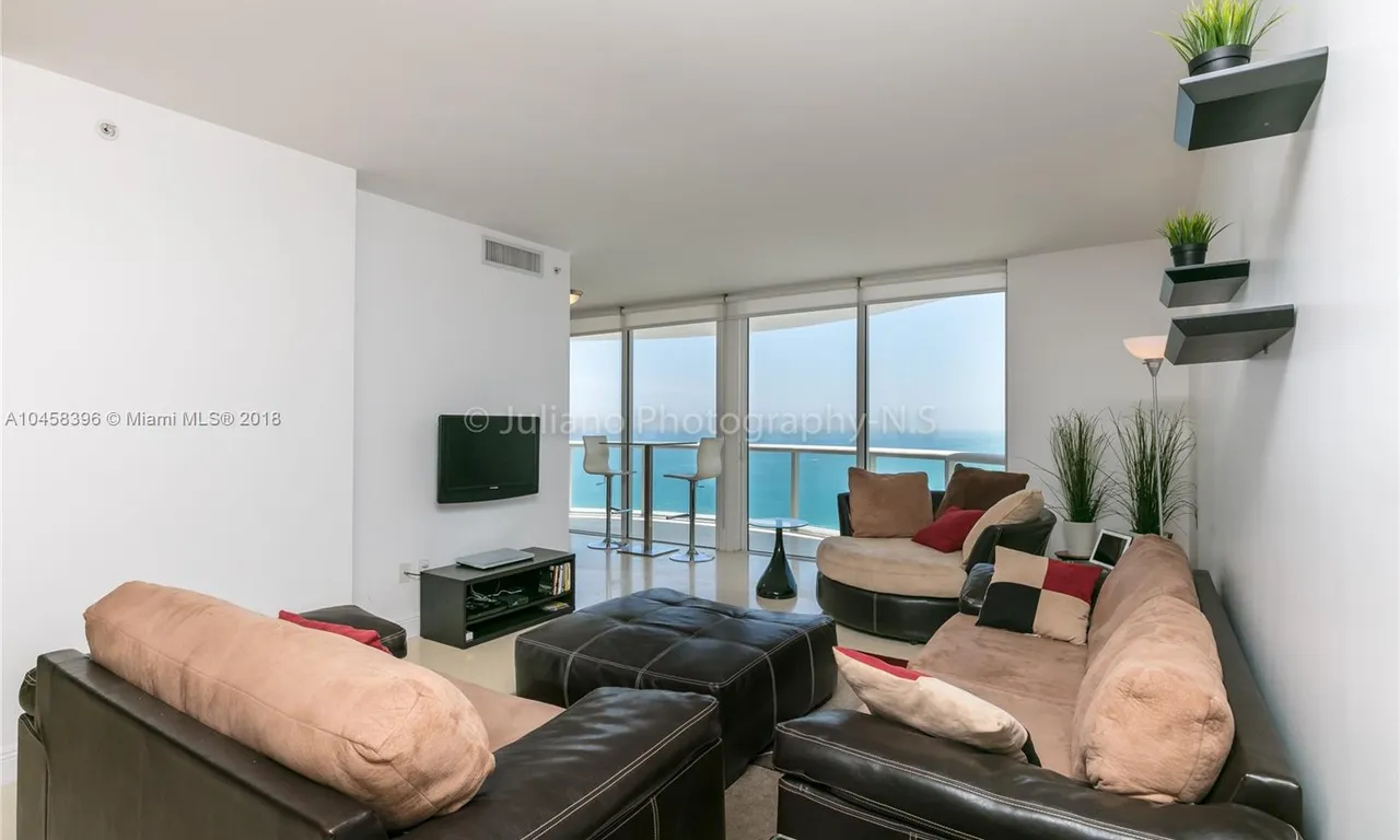1 bedroom 2 bath for rent at 6365 Collins Ave # 3506, Miami Beach FL 33141