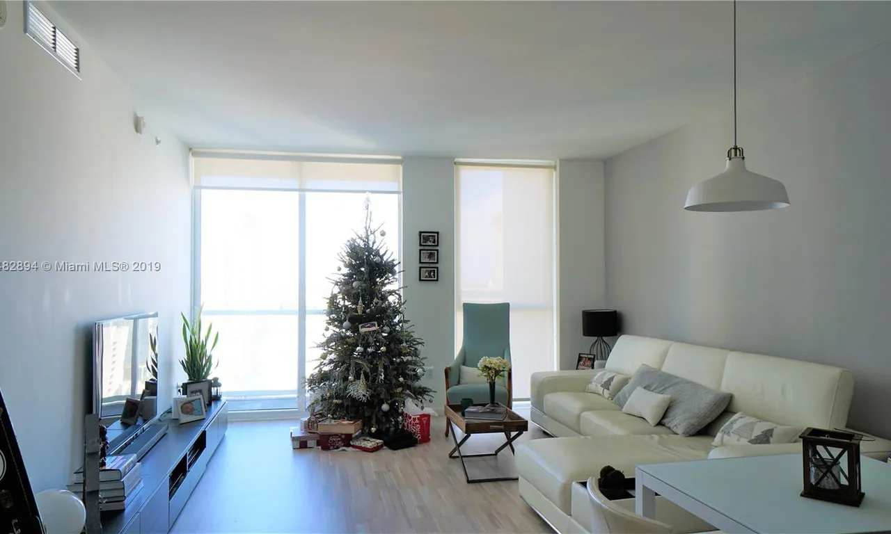 1 bedroom 1 bath for sale at 253 NE 2nd St # 2604, Miami FL 33132