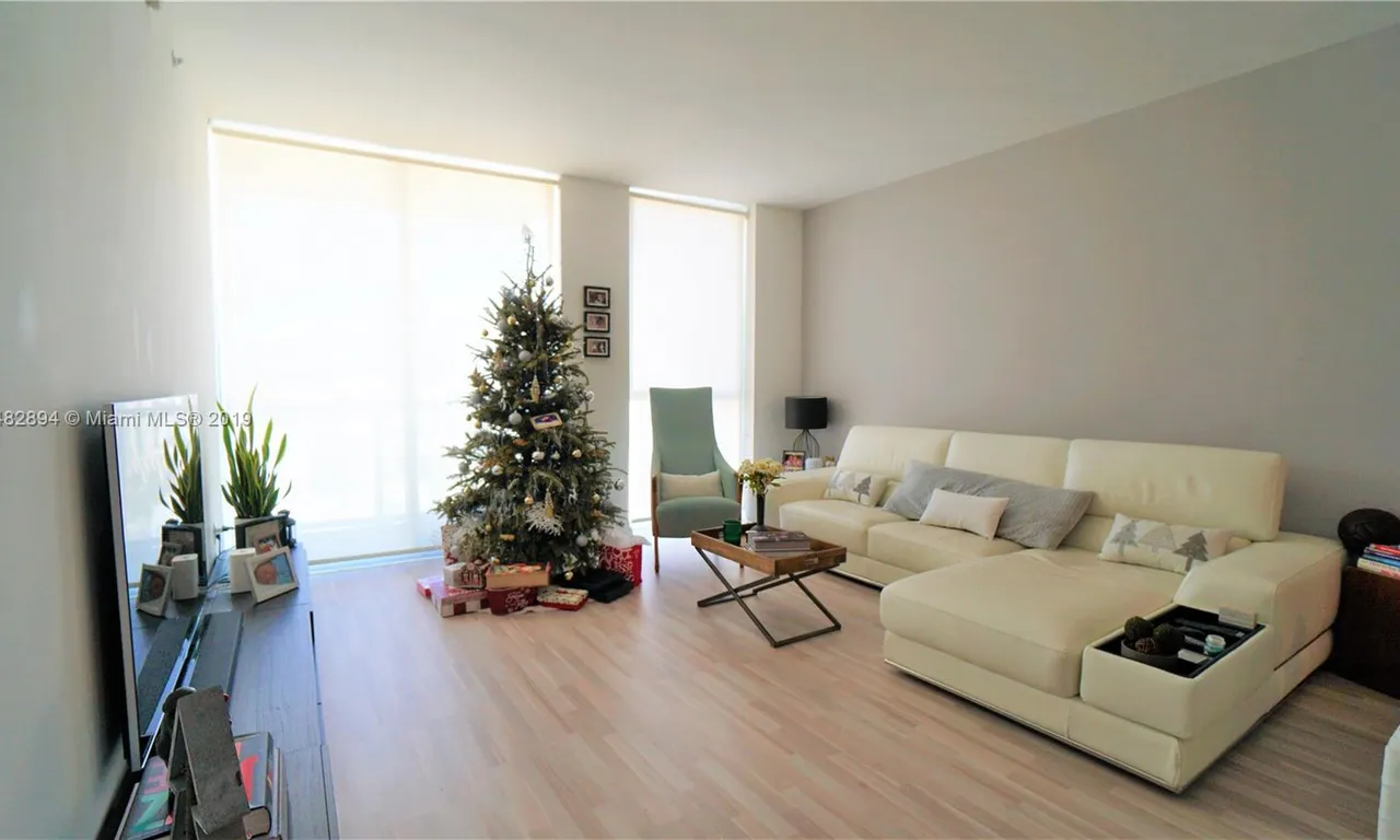 253 NE 2nd St # 2604, Miami FL 33132