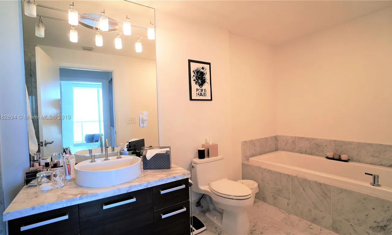 253 NE 2nd St # 2604, Miami FL 33132