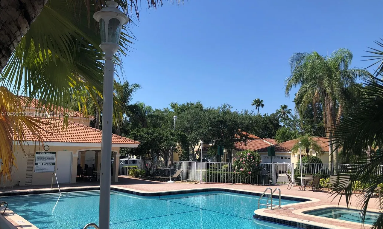 955 Azure Ln, Weston FL 33326