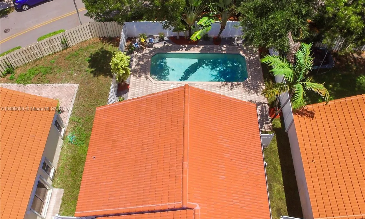955 Azure Ln, Weston FL 33326