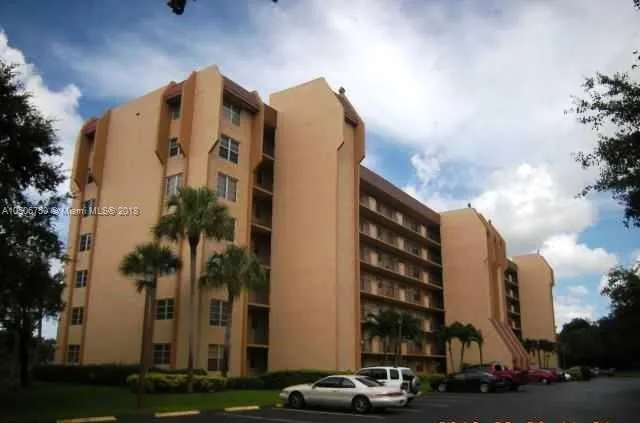 3001 W Rolling Hills Cir # 310, Davie FL 33328