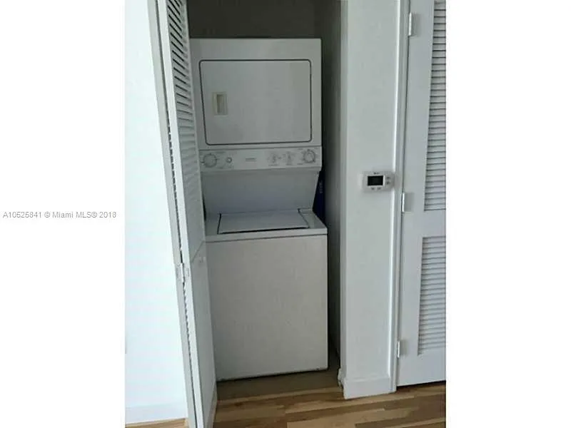 950 Brickell Bay Dr # 3403, Miami FL 33131