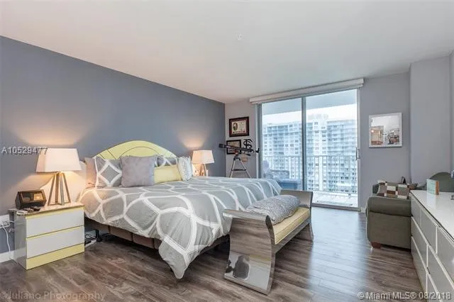2 bedroom 2 bath for sale at 2851 NE 183rd St # 1502E, Aventura FL 33160