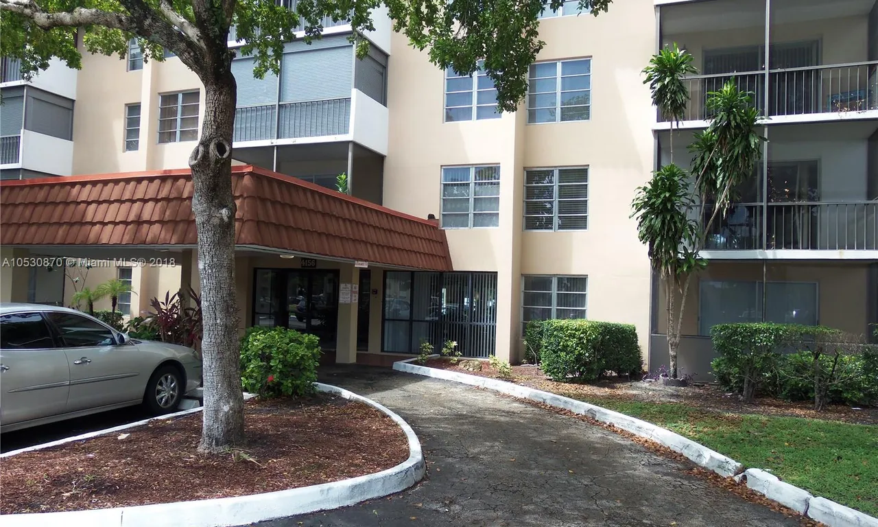 1 bedroom 1 bath for sale at 4156 Inverrary Dr # 105, Lauderhill FL 33319