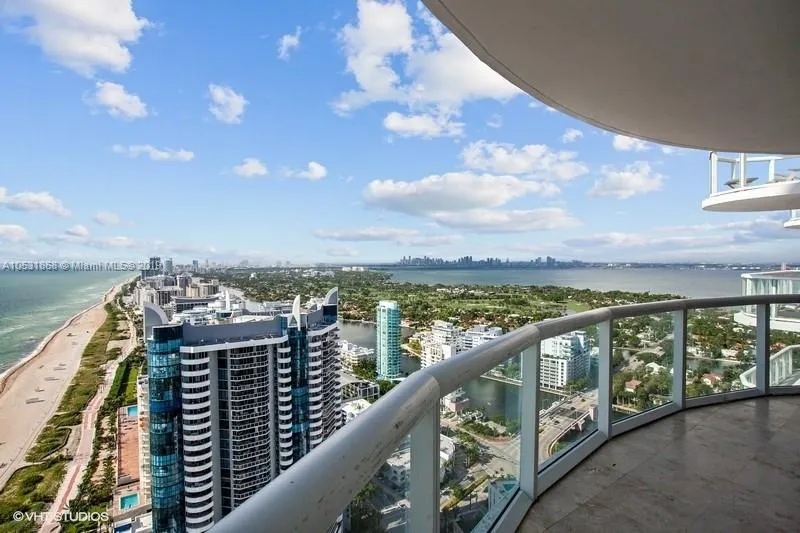 2 bedroom 2 bath for rent at 6365 Collins Ave # 4106, Miami Beach FL 33141