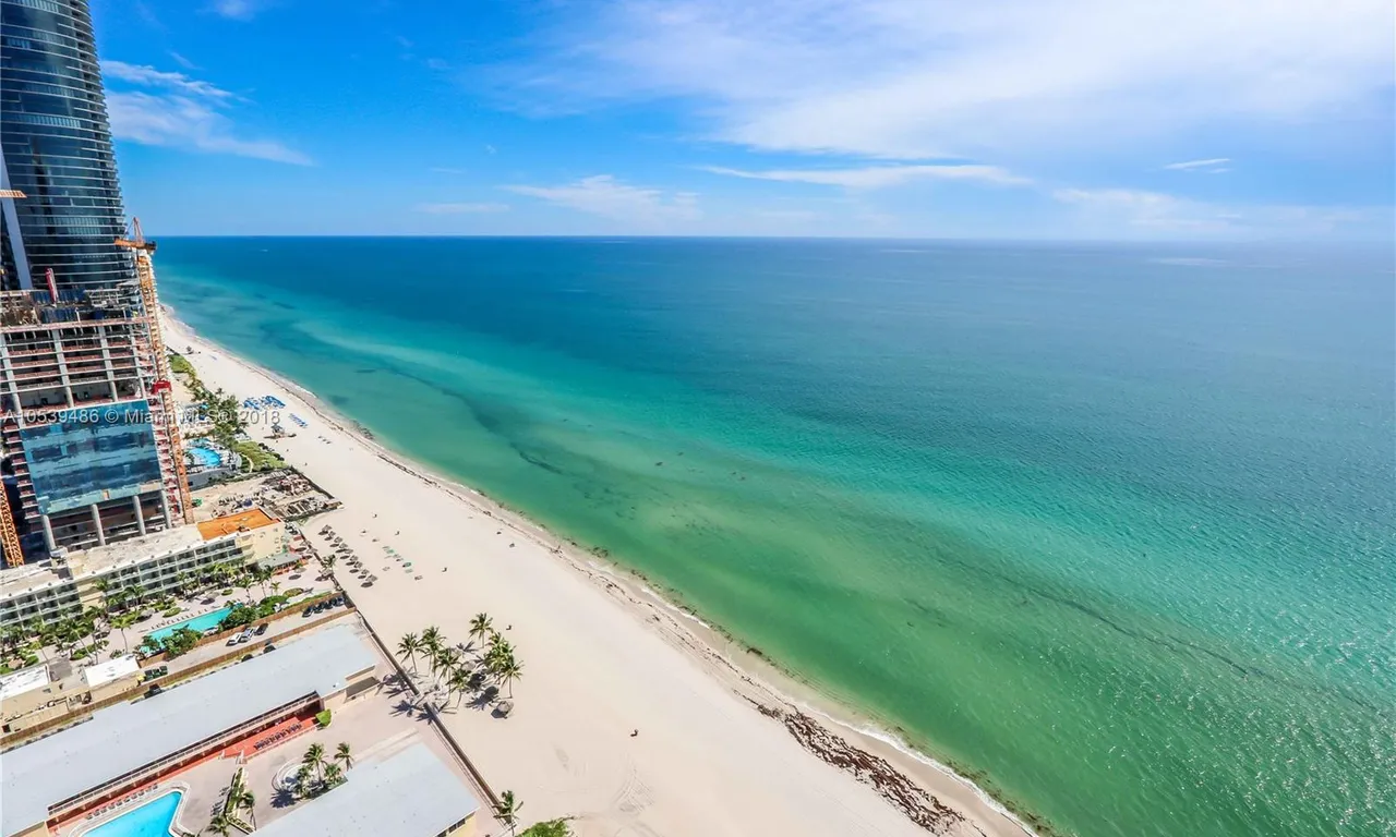 3 bedroom 3 bath for sale at 18201 Collins Ave # 4404, Sunny Isles Beach FL 33160