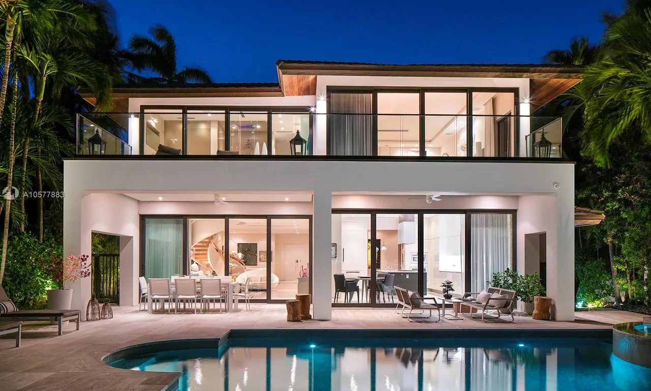 7 bedroom 7 bath for rent at 401 E Rivo Alto Dr, Miami Beach FL 33139