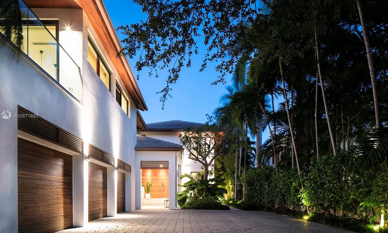 401 E Rivo Alto Dr, Miami Beach FL 33139