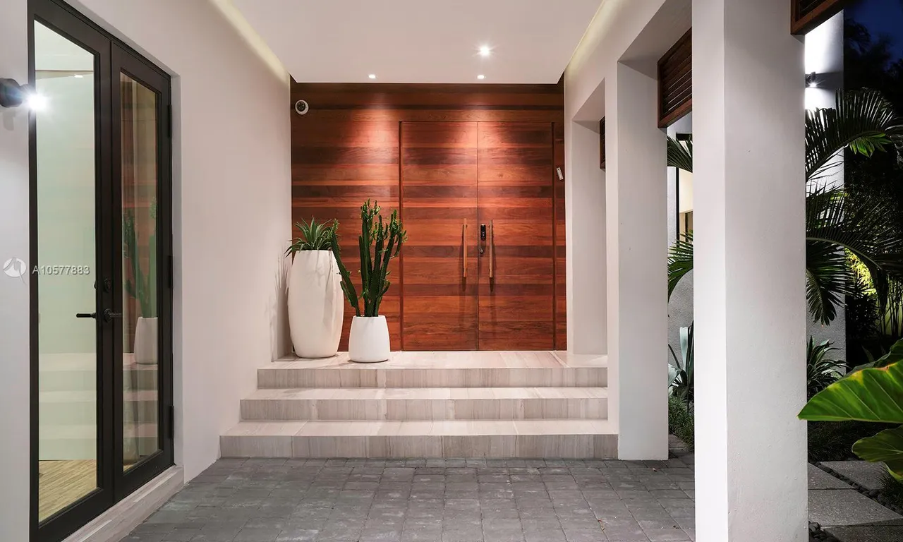 401 E Rivo Alto Dr, Miami Beach FL 33139