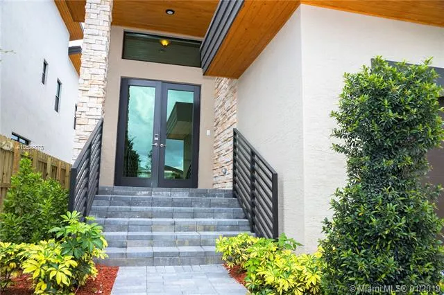 10240 NW 76th Ter, Doral FL 33178
