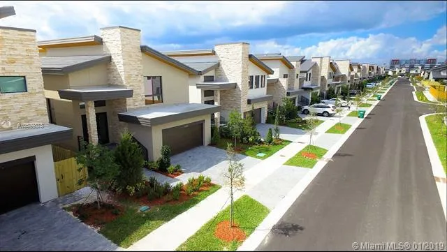 10240 NW 76th Ter, Doral FL 33178