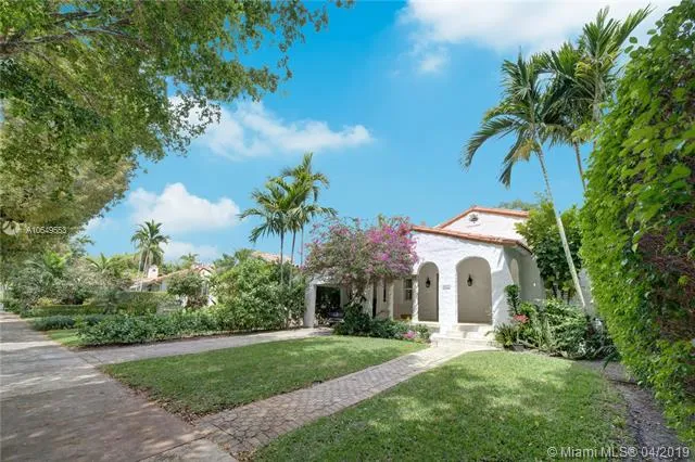 521 San Lorenzo Ave, Coral Gables FL 33146