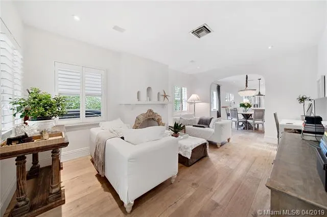521 San Lorenzo Ave, Coral Gables FL 33146