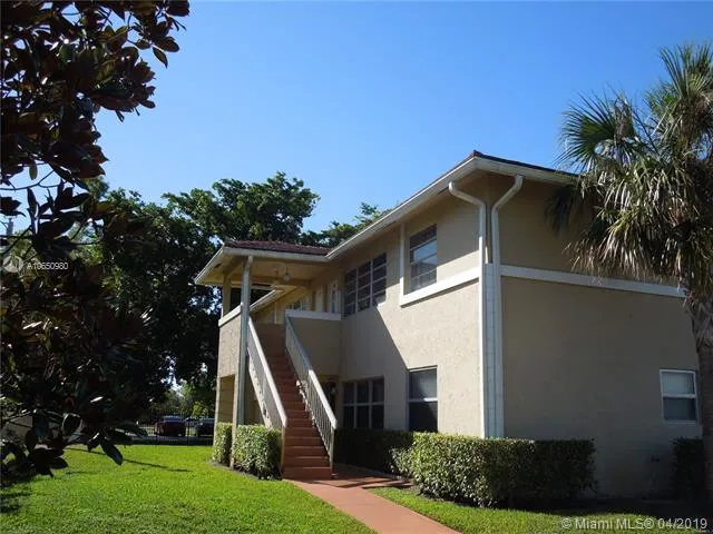 2 bedroom 2 bath for sale at 10104 Twin Lakes Dr # F, Coral Springs FL 33071
