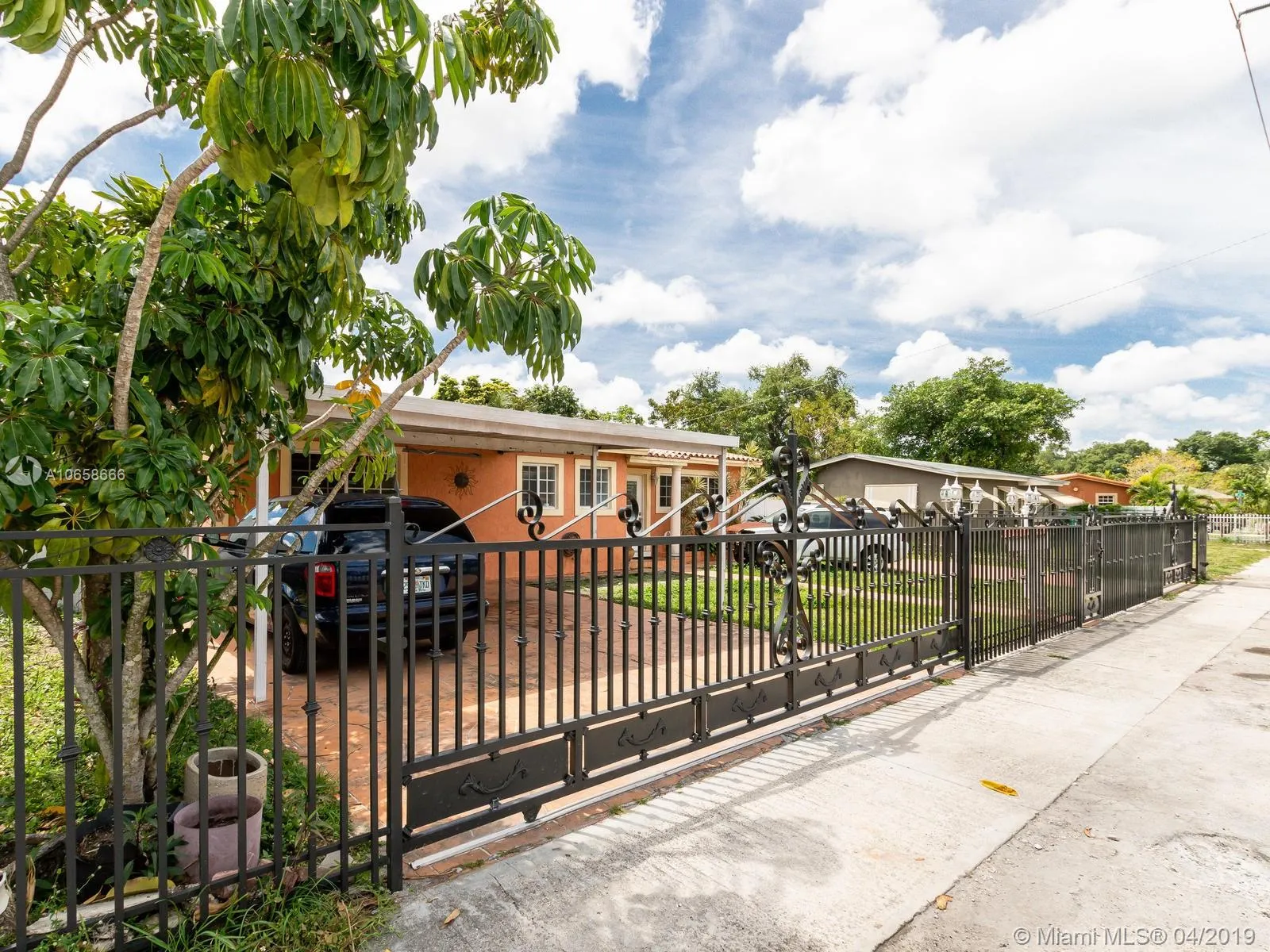 3060 NW 88th St, Miami FL 33147