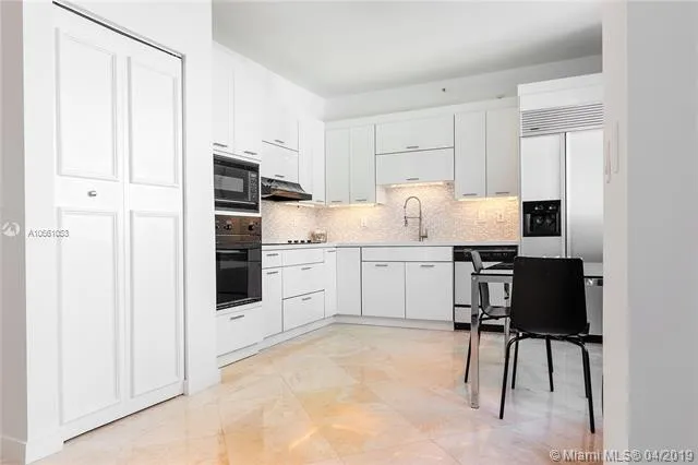 300 S Pointe Dr # 909, Miami Beach FL 33139