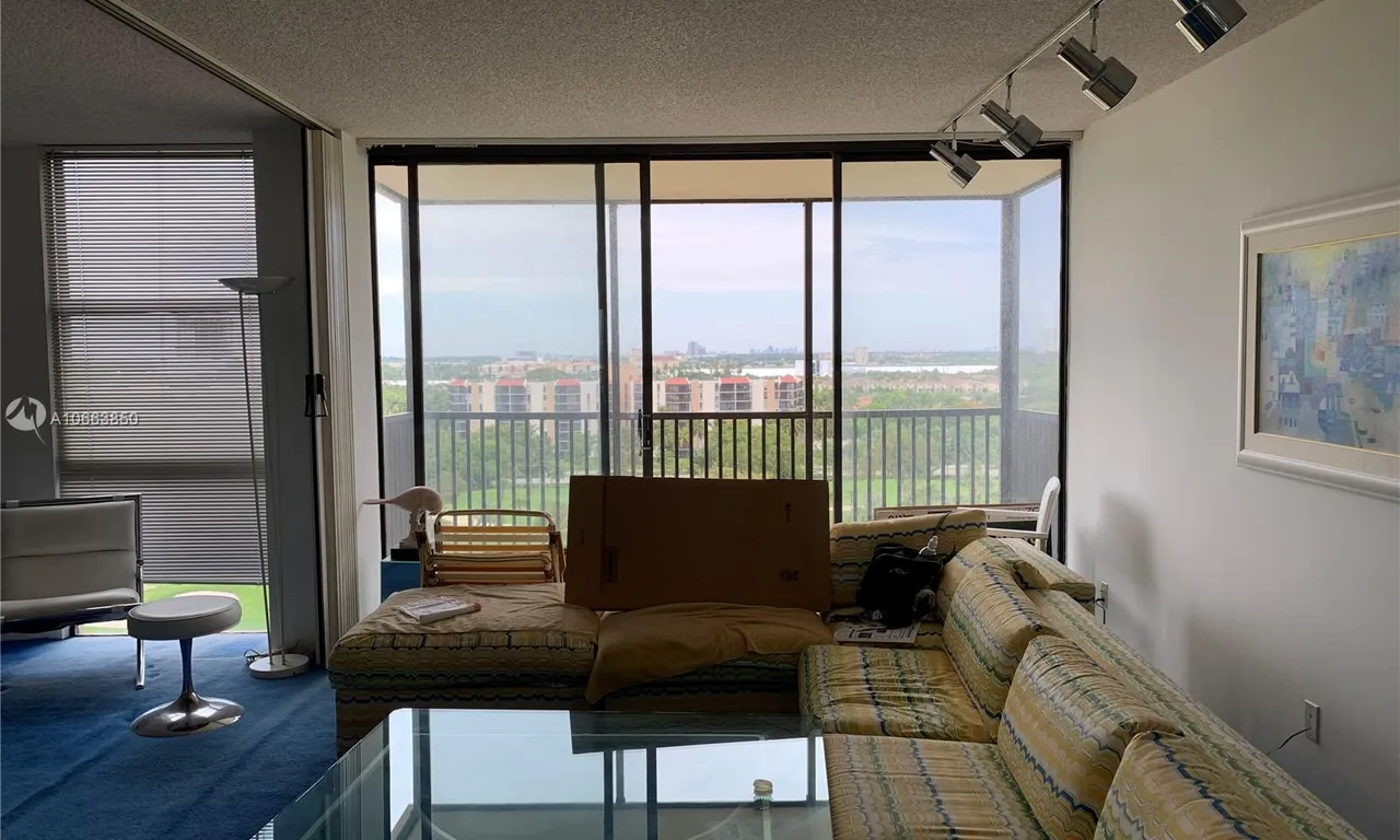2 bedroom 2 bath for sale at 20379 W Country Club Dr # 1140, Aventura FL 33180