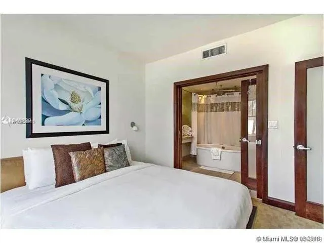 1 bedroom 1 bath for sale at 1036 Ocean Dr # B309, Miami Beach FL 33139