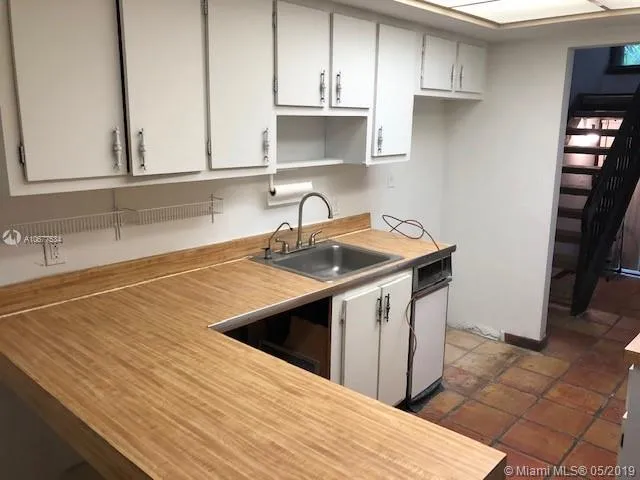 3 bedroom 2 bath for sale at 19420 NE 26th Ave # 123D, Miami FL 33180