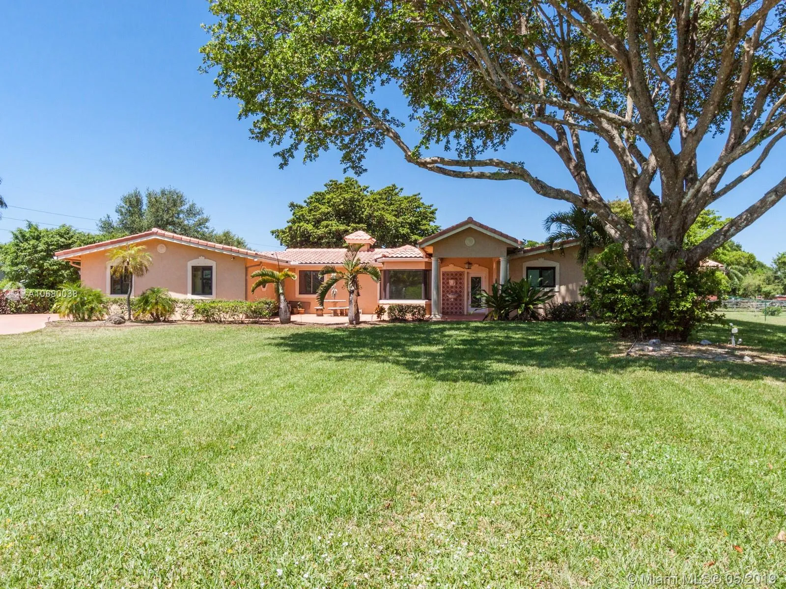 5 bedroom 4 bath for sale at 1910 SW 116th Ave, Davie FL 33325