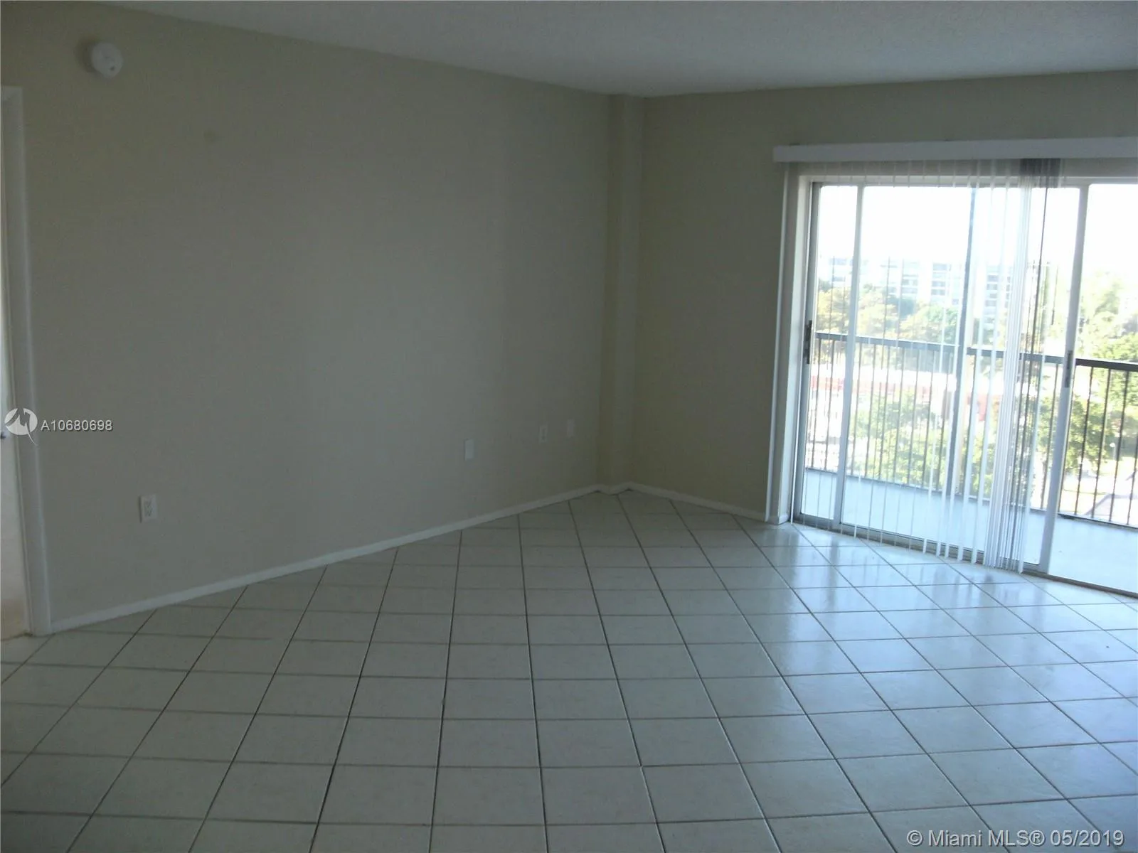 1 bedroom 1 bath for sale at 4174 Inverrary Dr # 911, Lauderhill FL 33319