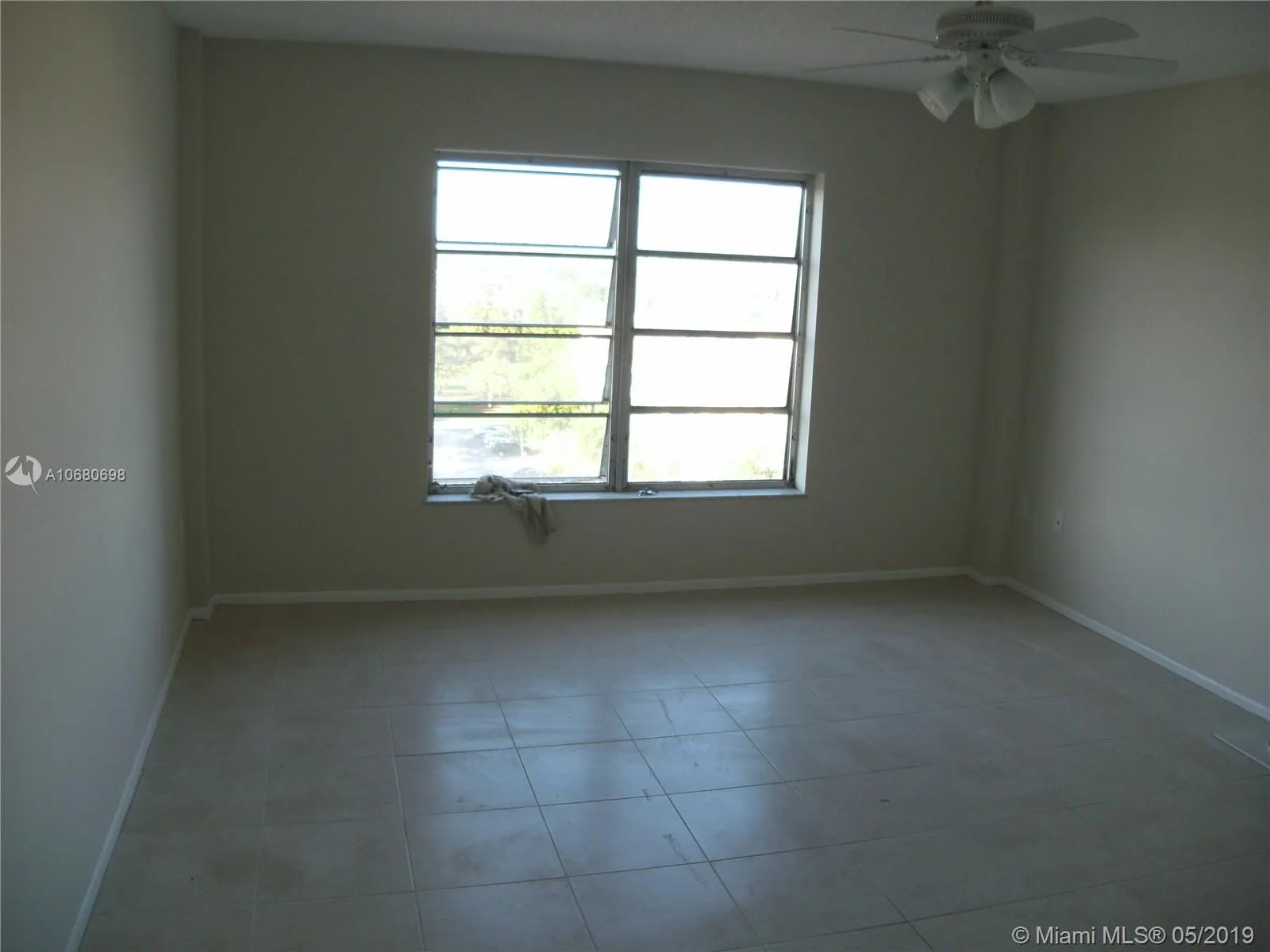 4174 Inverrary Dr # 911, Lauderhill FL 33319
