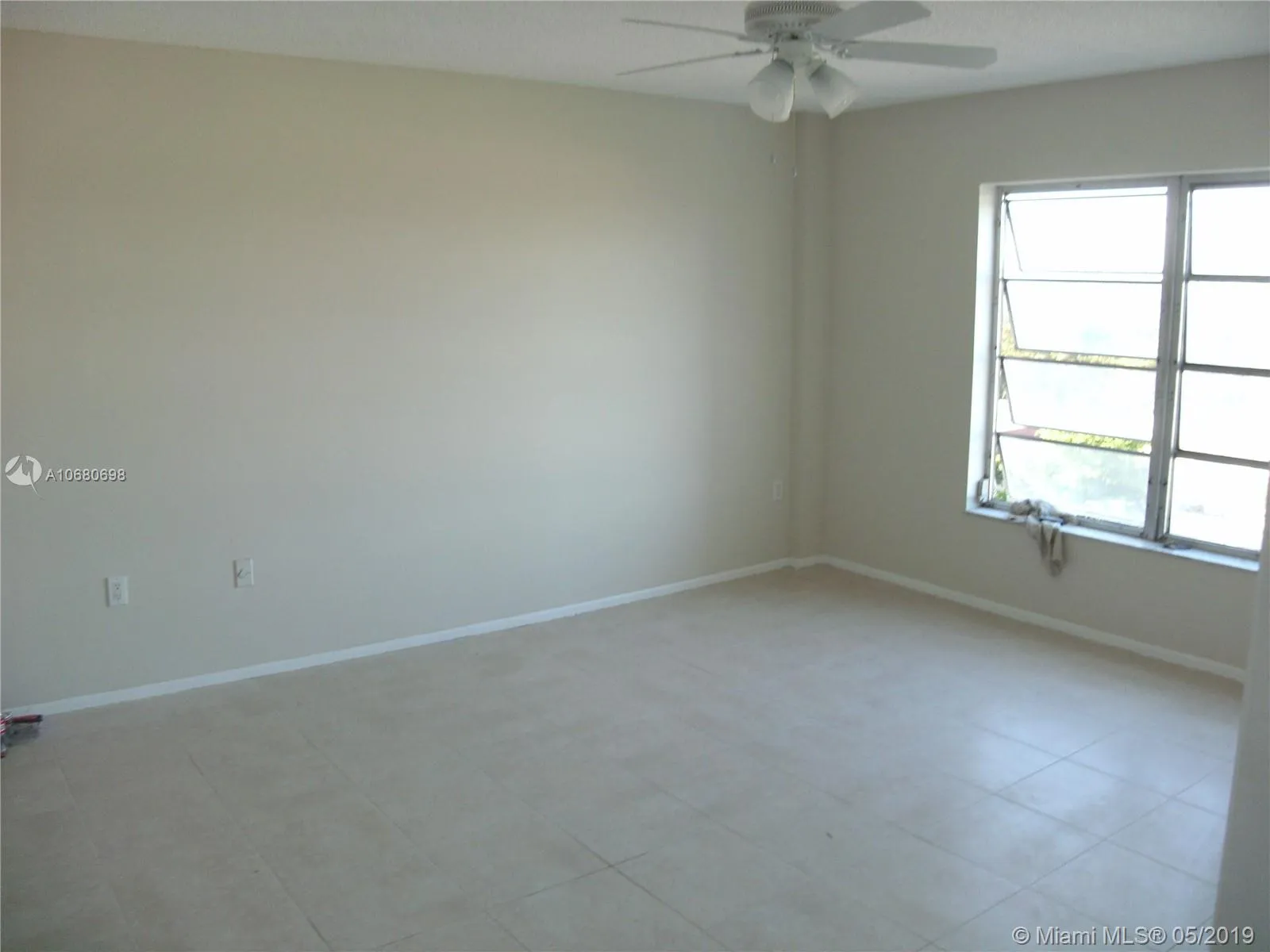 4174 Inverrary Dr # 911, Lauderhill FL 33319