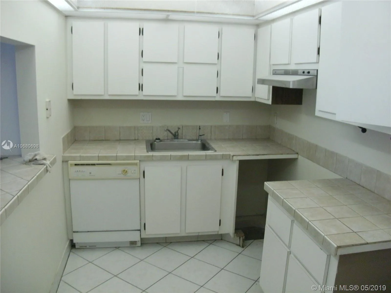 4174 Inverrary Dr # 911, Lauderhill FL 33319