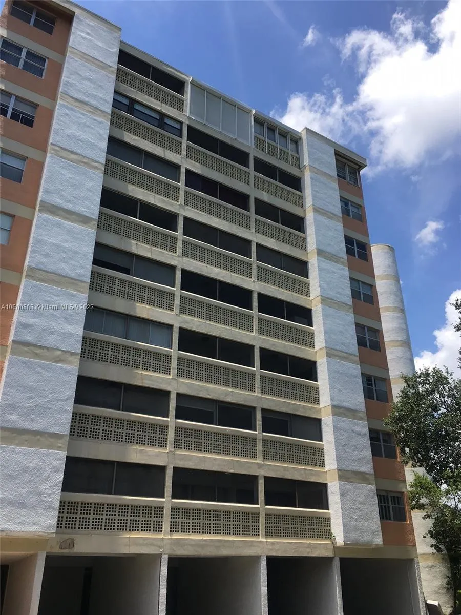 2 bedroom 2 bath for sale at 3301 Spanish Moss Ter # 906, Lauderhill FL 33319