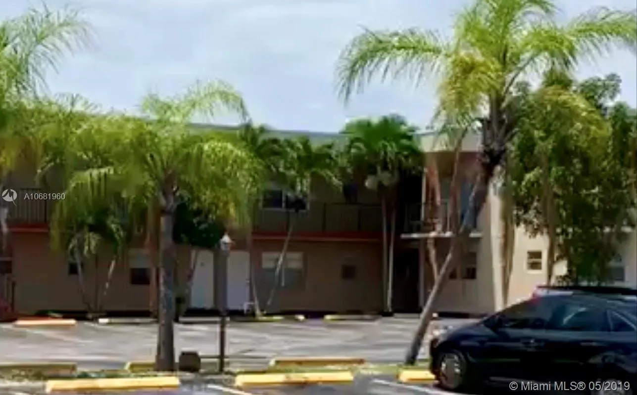 1 bedroom 1 bath for sale at 30 SE 4th Ave # 207, Hallandale Beach FL 33009