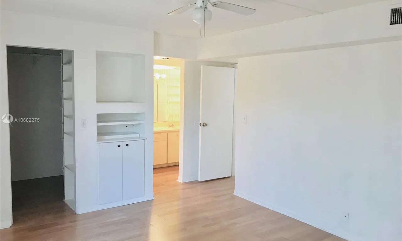 653 N University Dr # 24, Plantation FL 33324