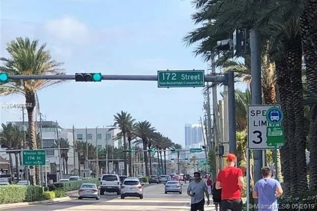 1 bedroom 1 bath for sale at 16909 N Bay Rd # 1009, Sunny Isles Beach FL 33160